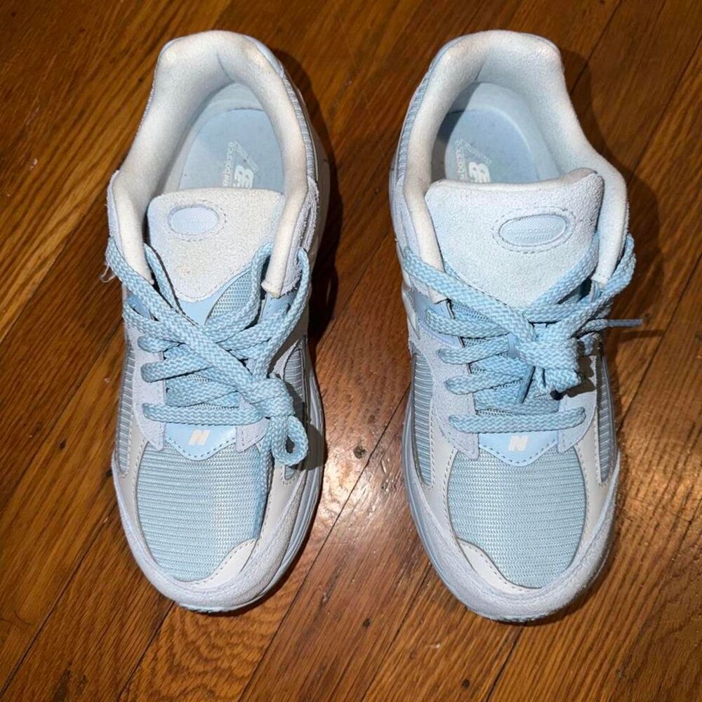 NEW BALANCE 2002R "Bright Sky" sneakers, Boy’s 6, women’s 7.5